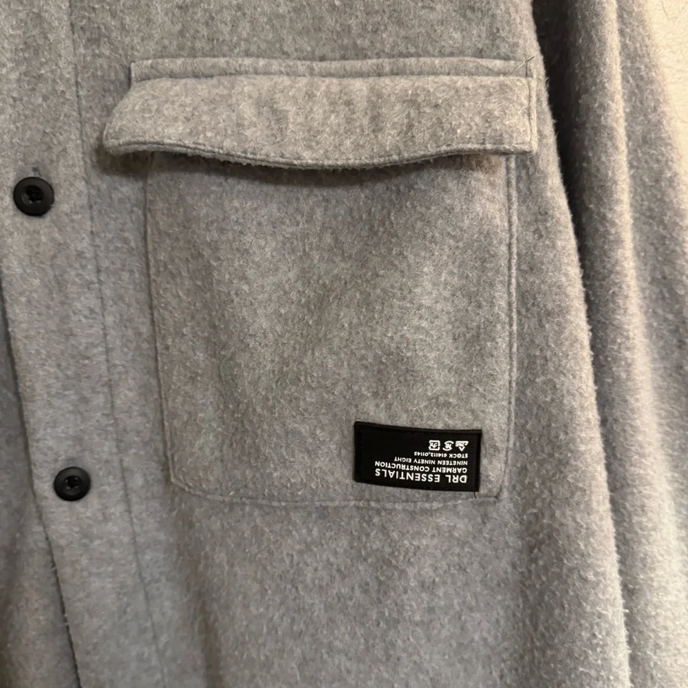 DRL Essentials Gray Button-Up Fleece Shacket - Picture 4 of 6